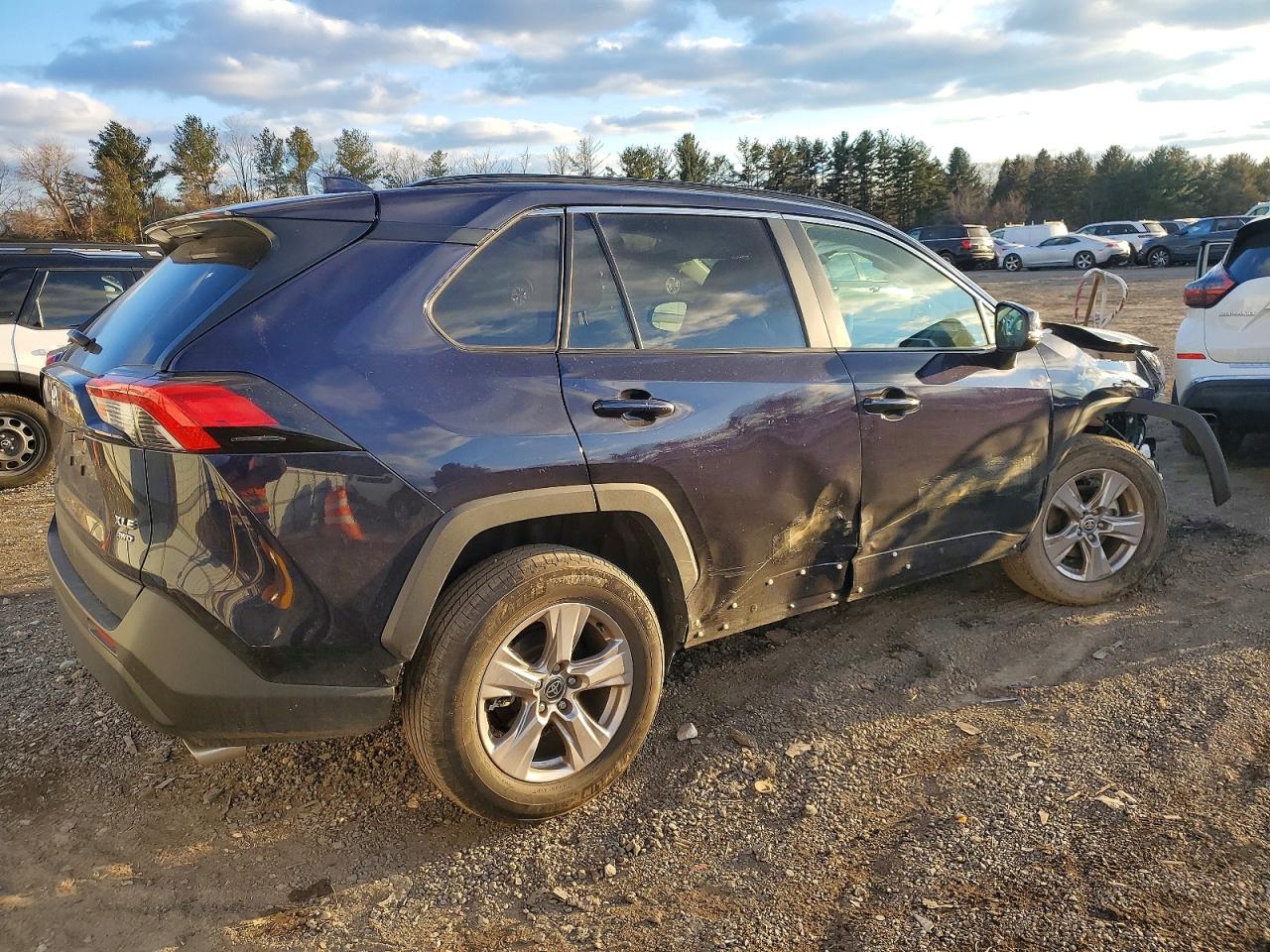 2025 TOYOTA RAV4 XLE photo 5