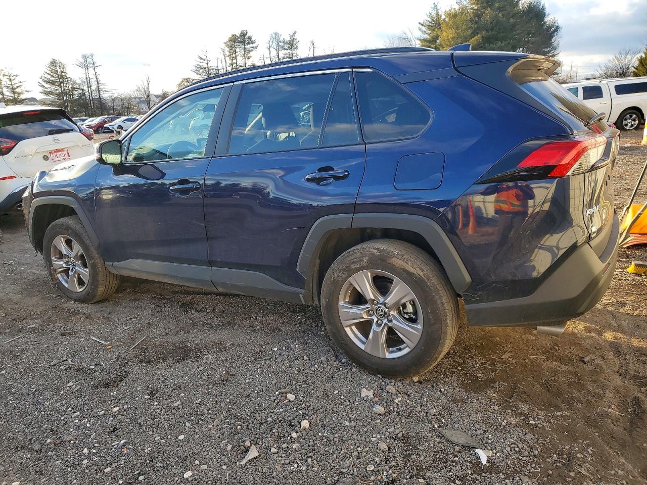 2025 TOYOTA RAV4 XLE photo 3