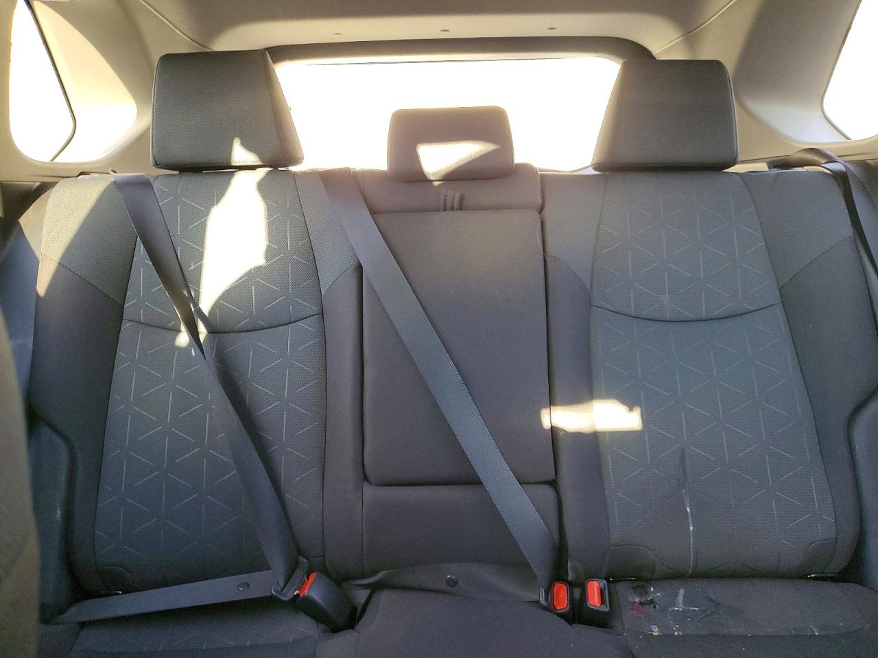 2025 TOYOTA RAV4 XLE photo 19