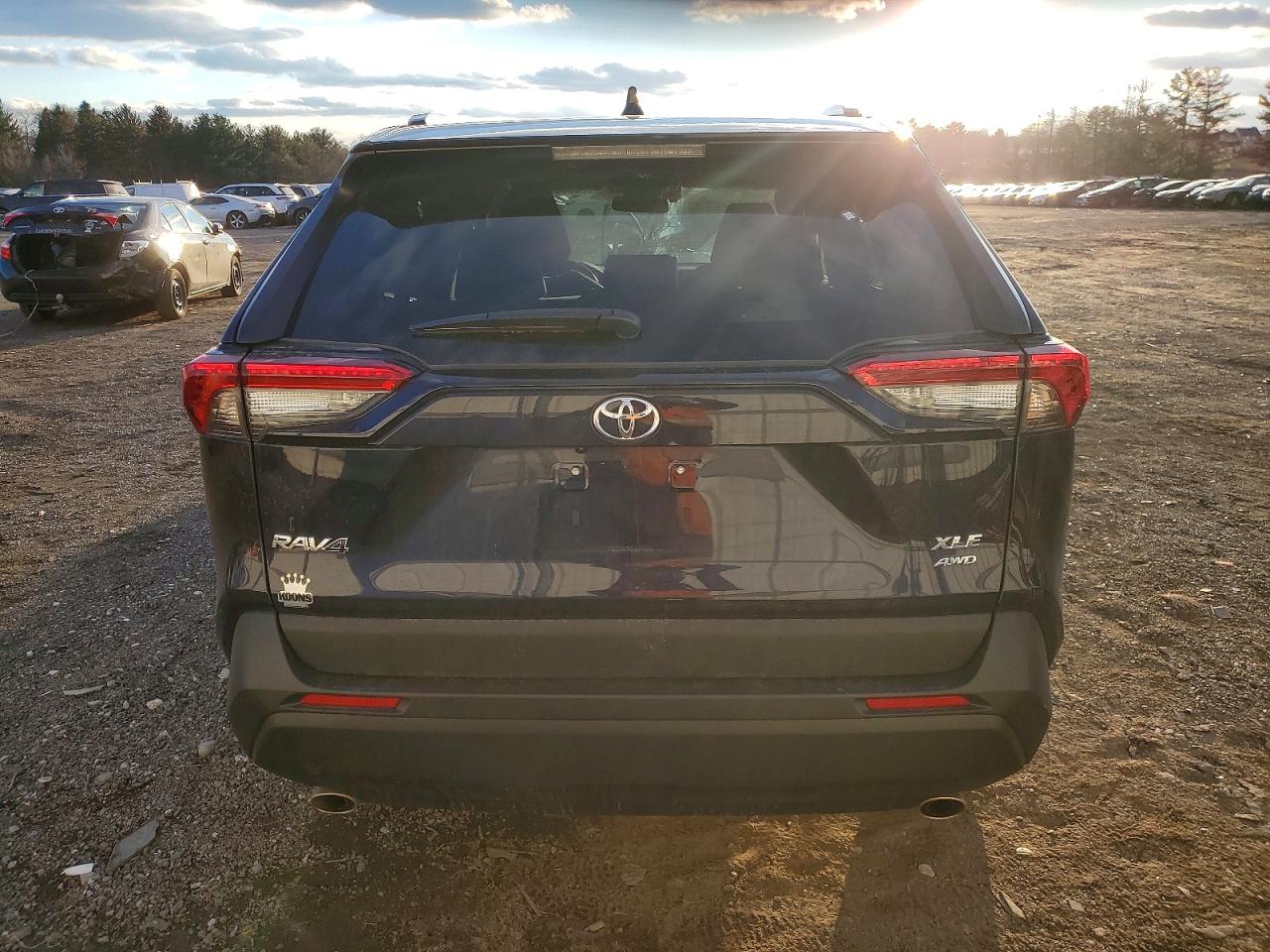 2025 TOYOTA RAV4 XLE photo 11