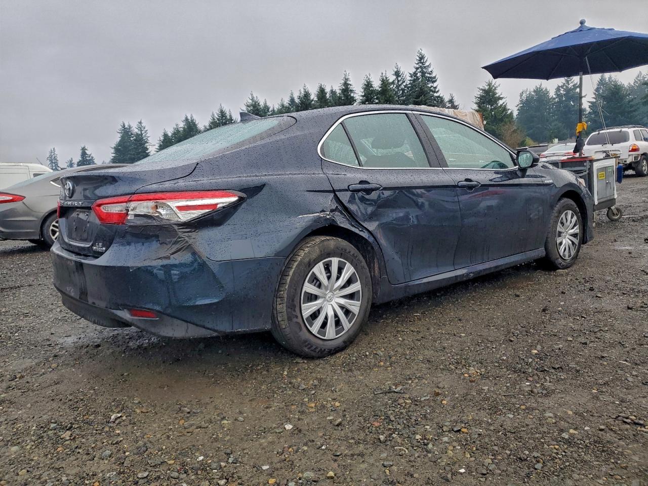 2019 TOYOTA CAMRY LE photo 3