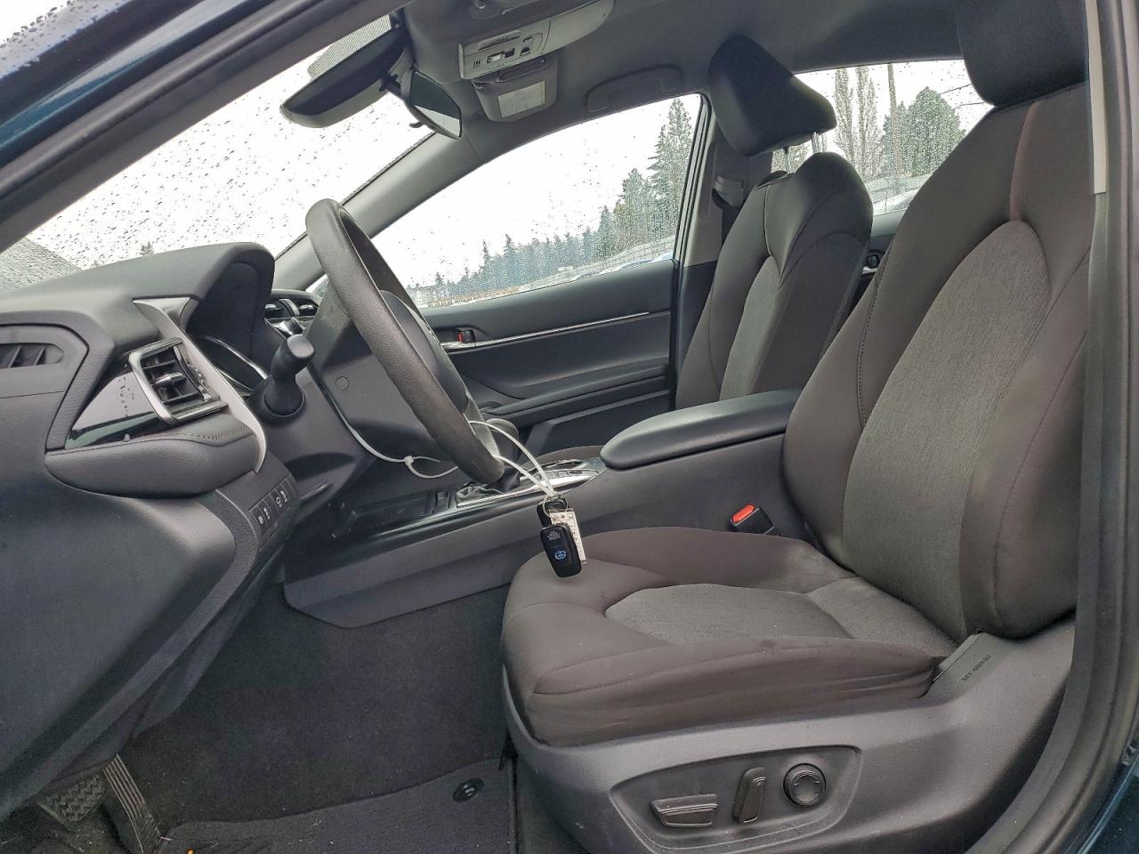 2019 TOYOTA CAMRY LE photo 7