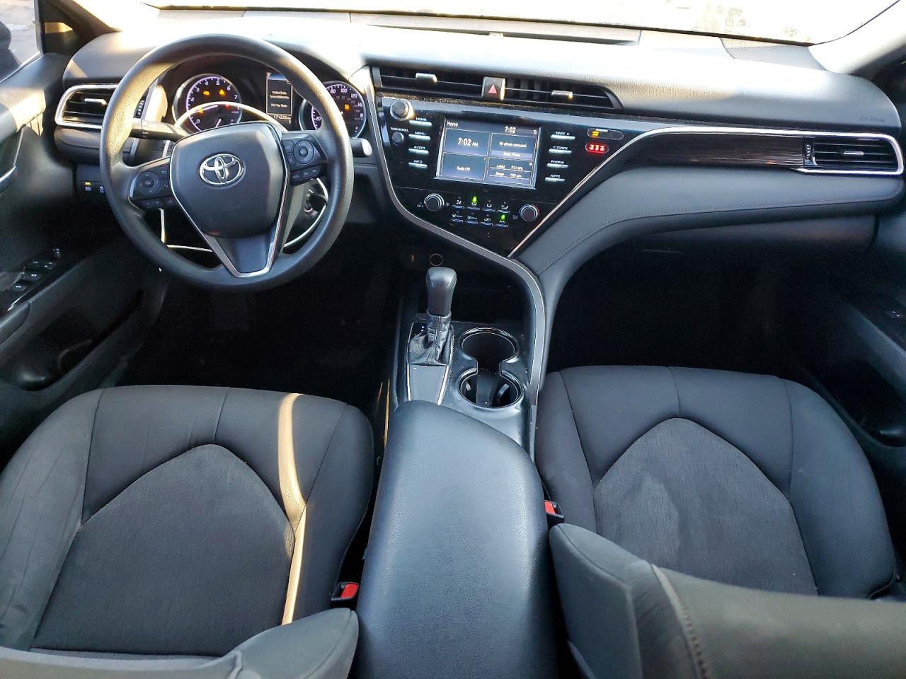 2018 TOYOTA CAMRY LE photo 8
