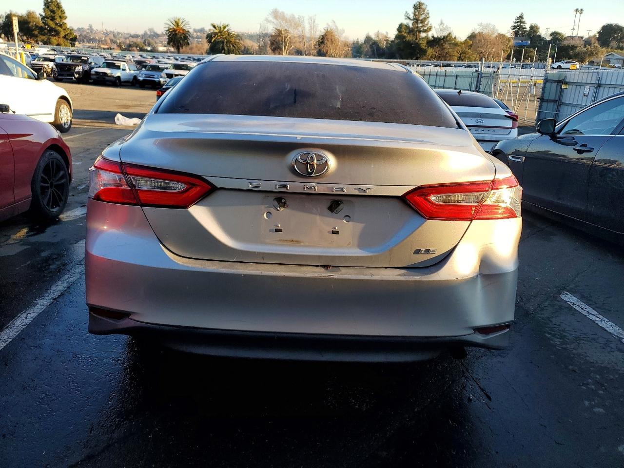 2018 TOYOTA CAMRY LE photo 6
