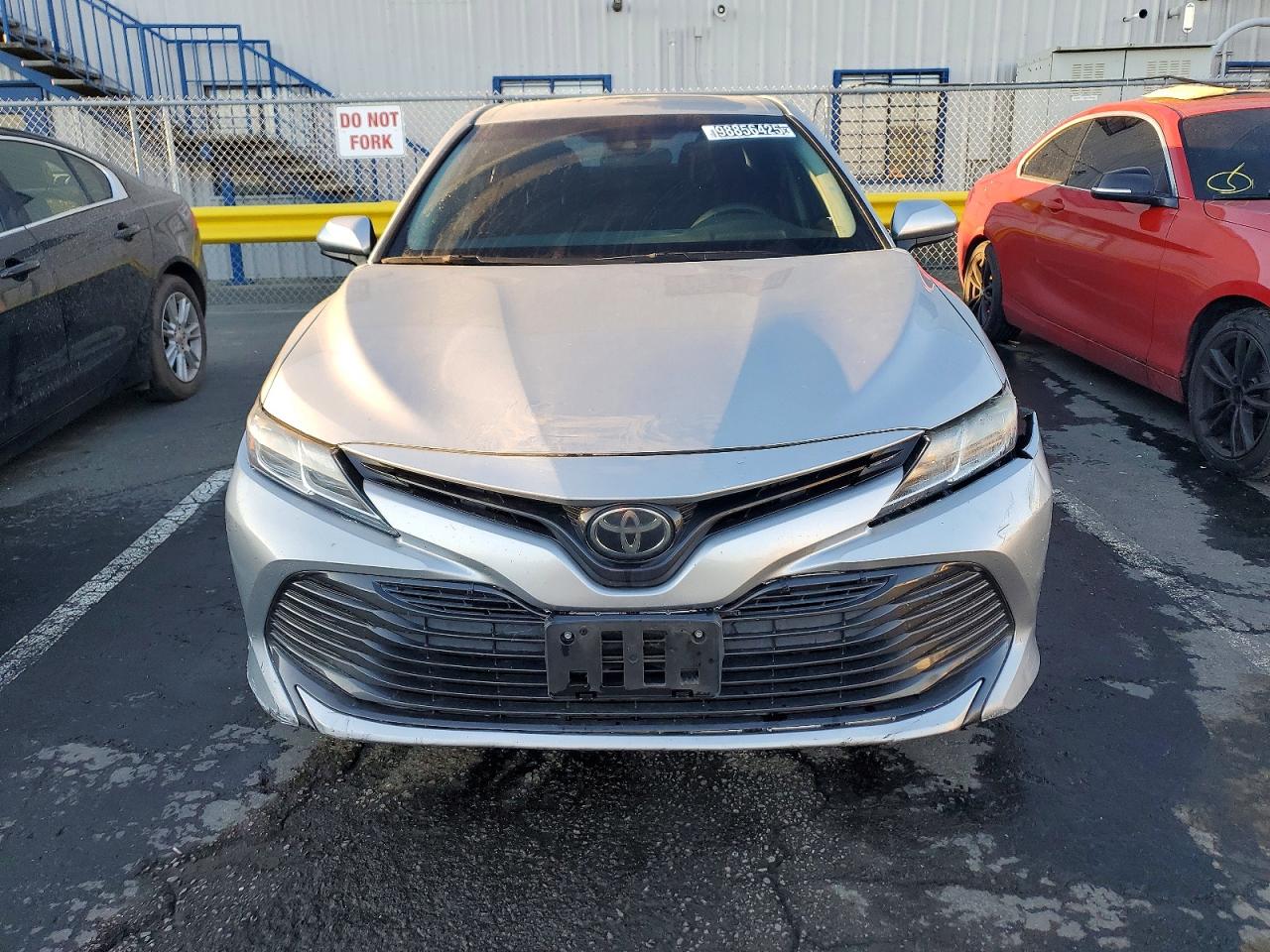 2018 TOYOTA CAMRY LE photo 5