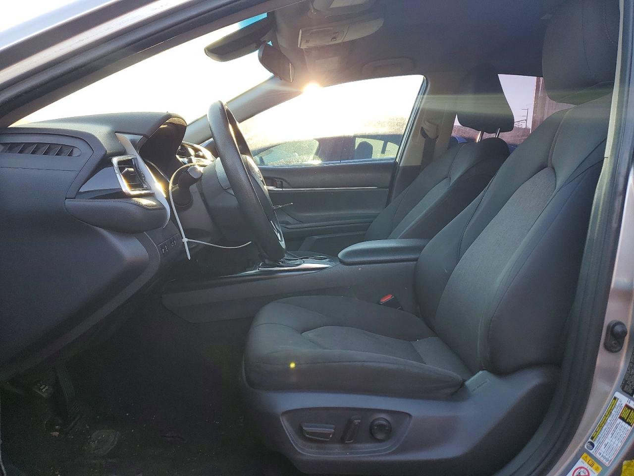 2018 TOYOTA CAMRY LE photo 7