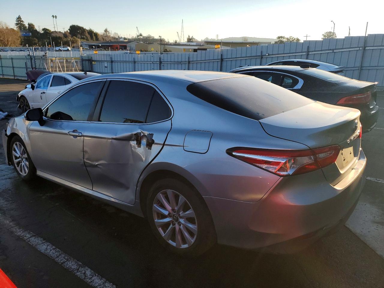 2018 TOYOTA CAMRY LE photo 2