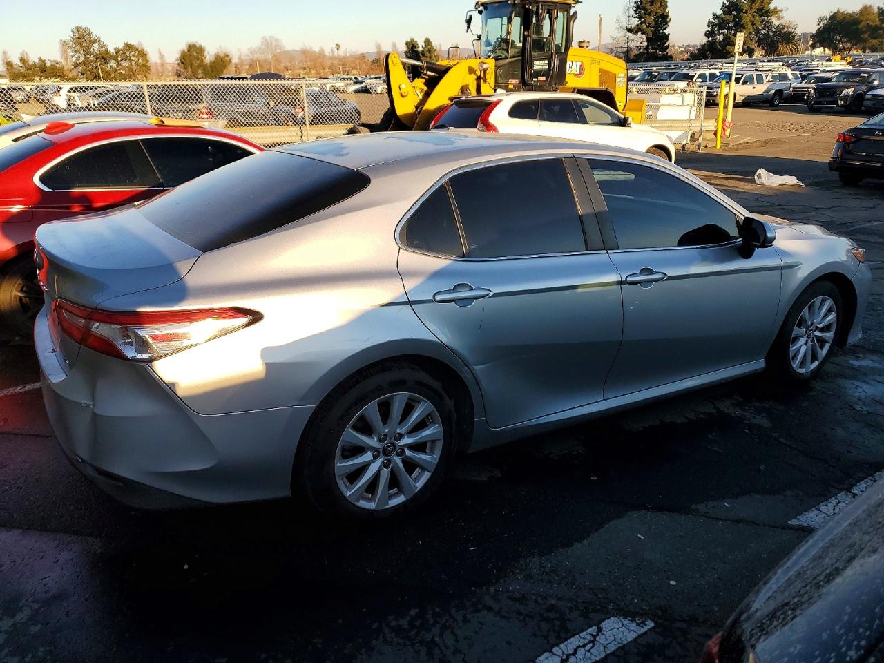 2018 TOYOTA CAMRY LE photo 3