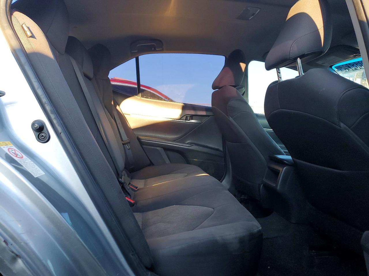 2018 TOYOTA CAMRY LE photo 10
