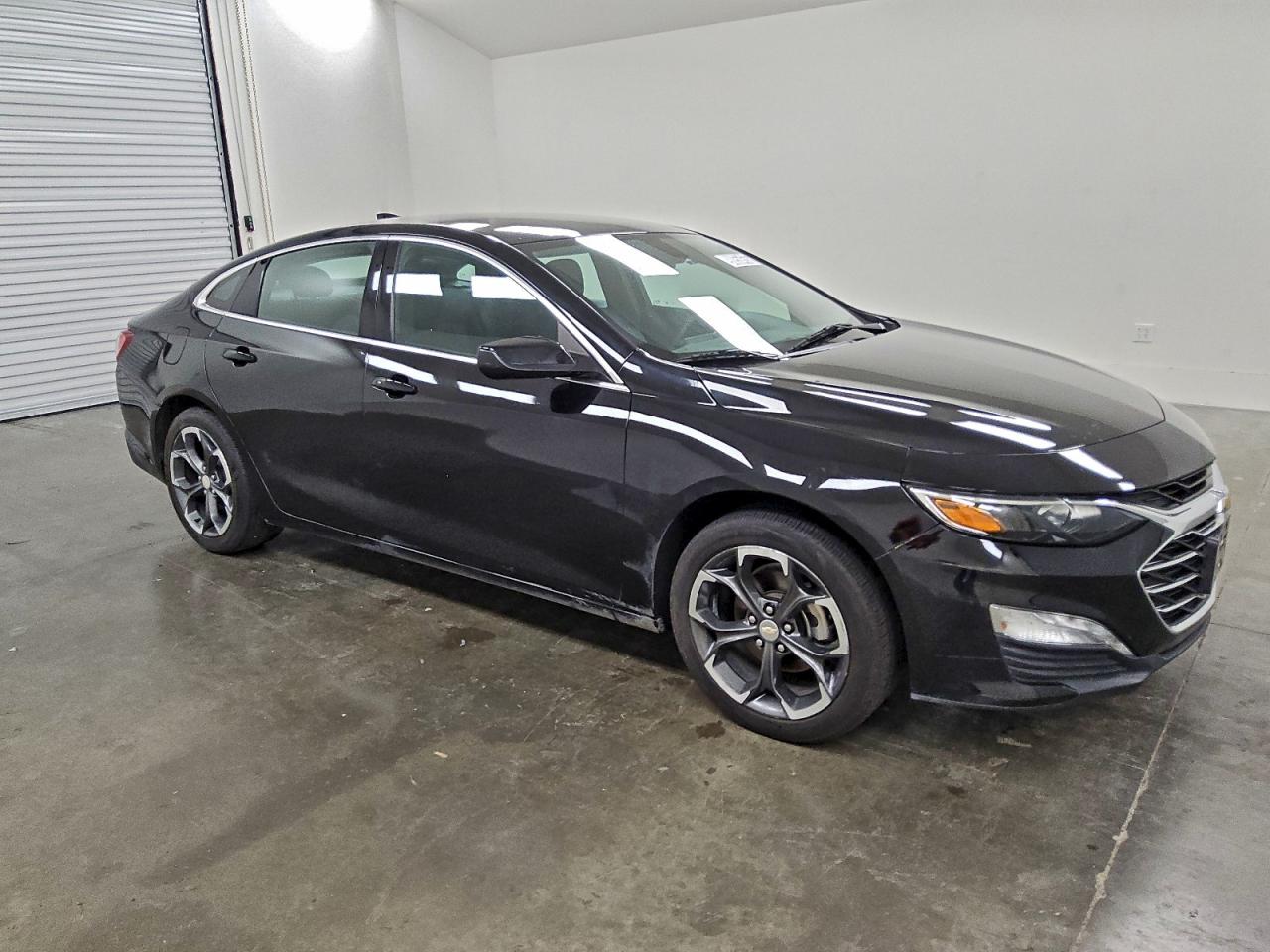 2022 CHEVROLET MALIBU LT photo 4