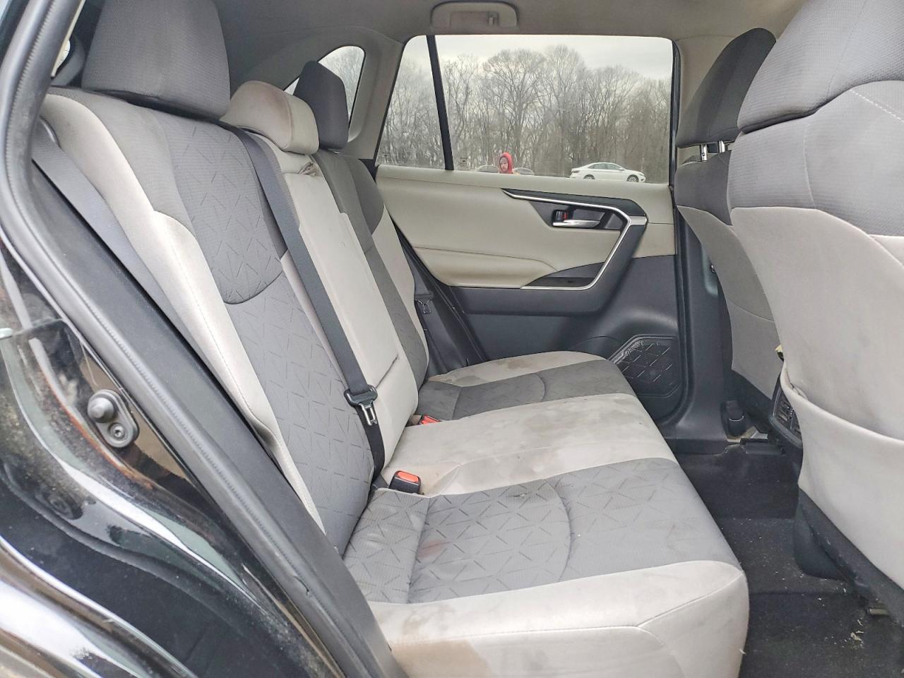 2021 TOYOTA RAV4 XLE photo 11