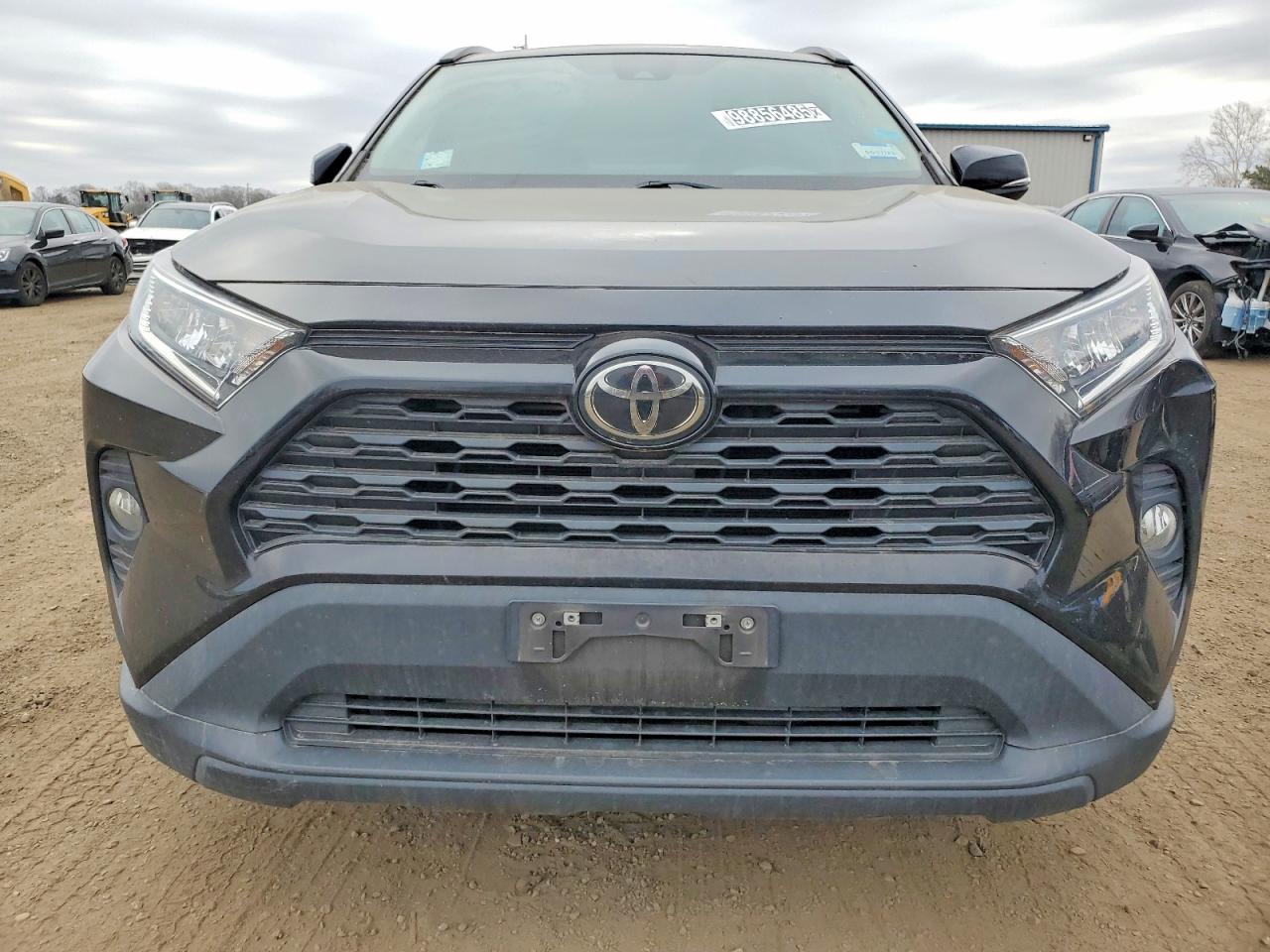 2021 TOYOTA RAV4 XLE photo 5