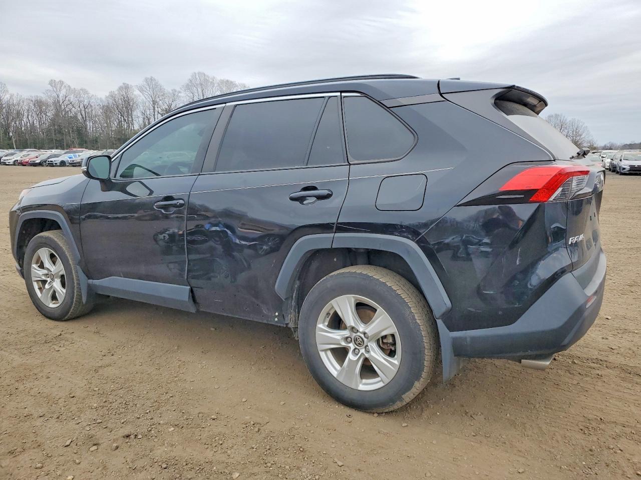 2021 TOYOTA RAV4 XLE photo 2
