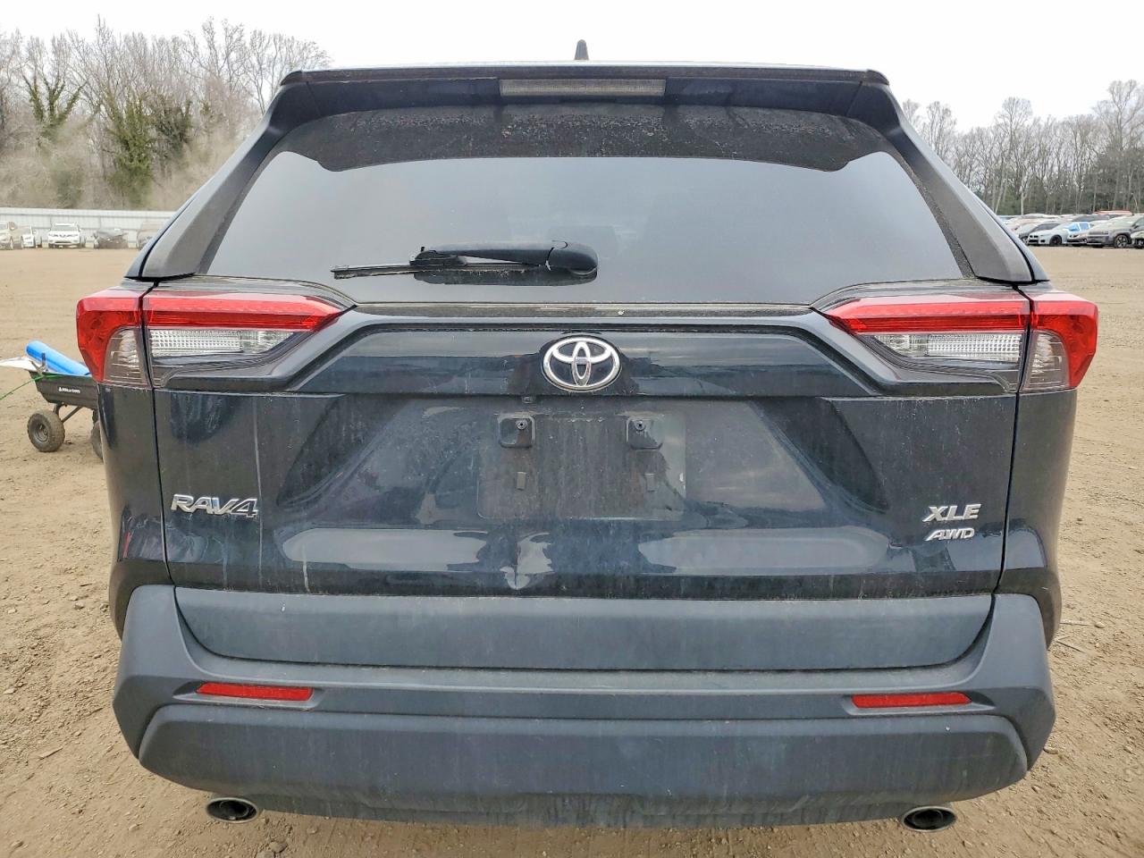 2021 TOYOTA RAV4 XLE photo 6
