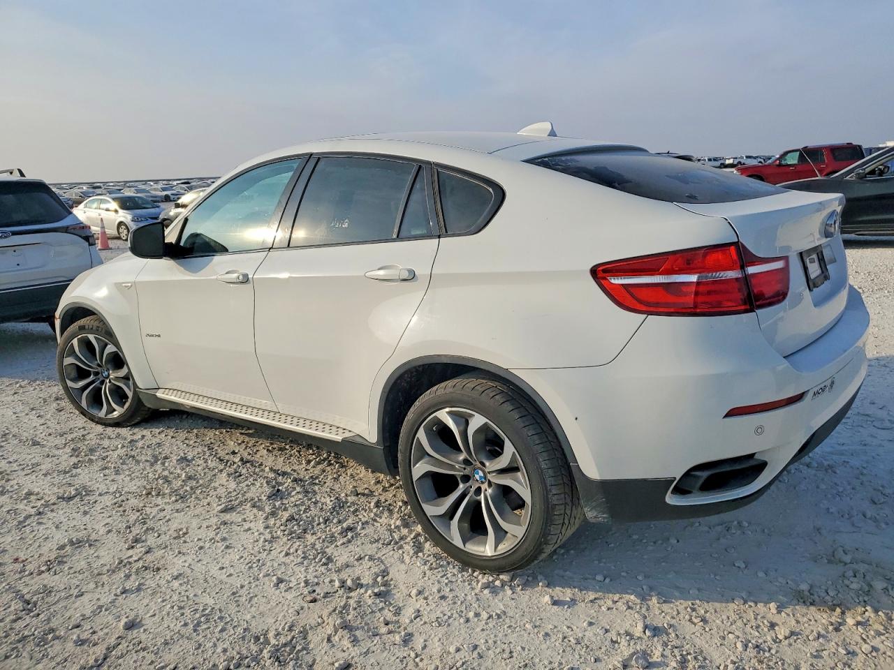 2014 BMW X6 XDRIVE50I photo 2