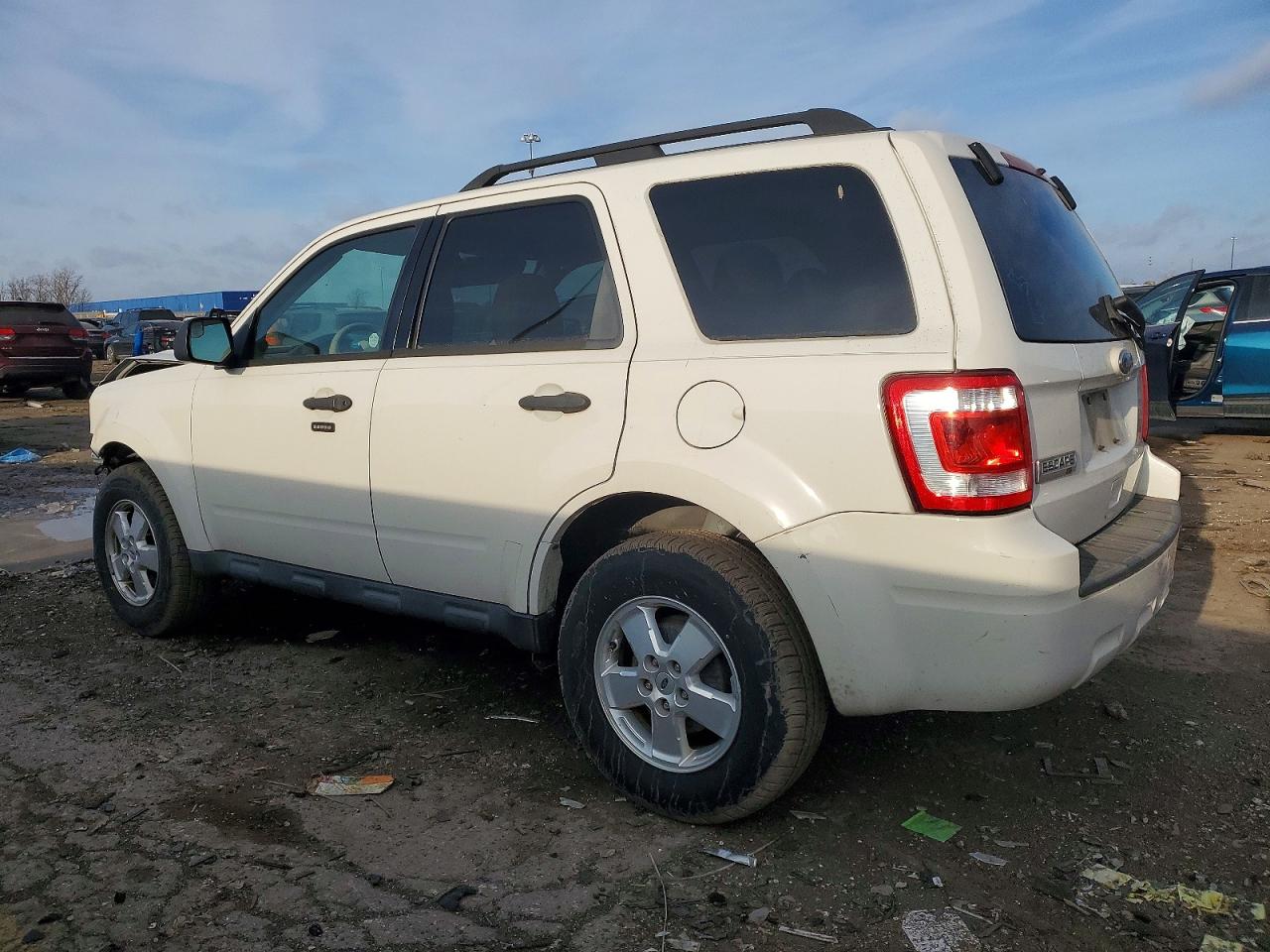 2011 FORD ESCAPE XLT photo 3