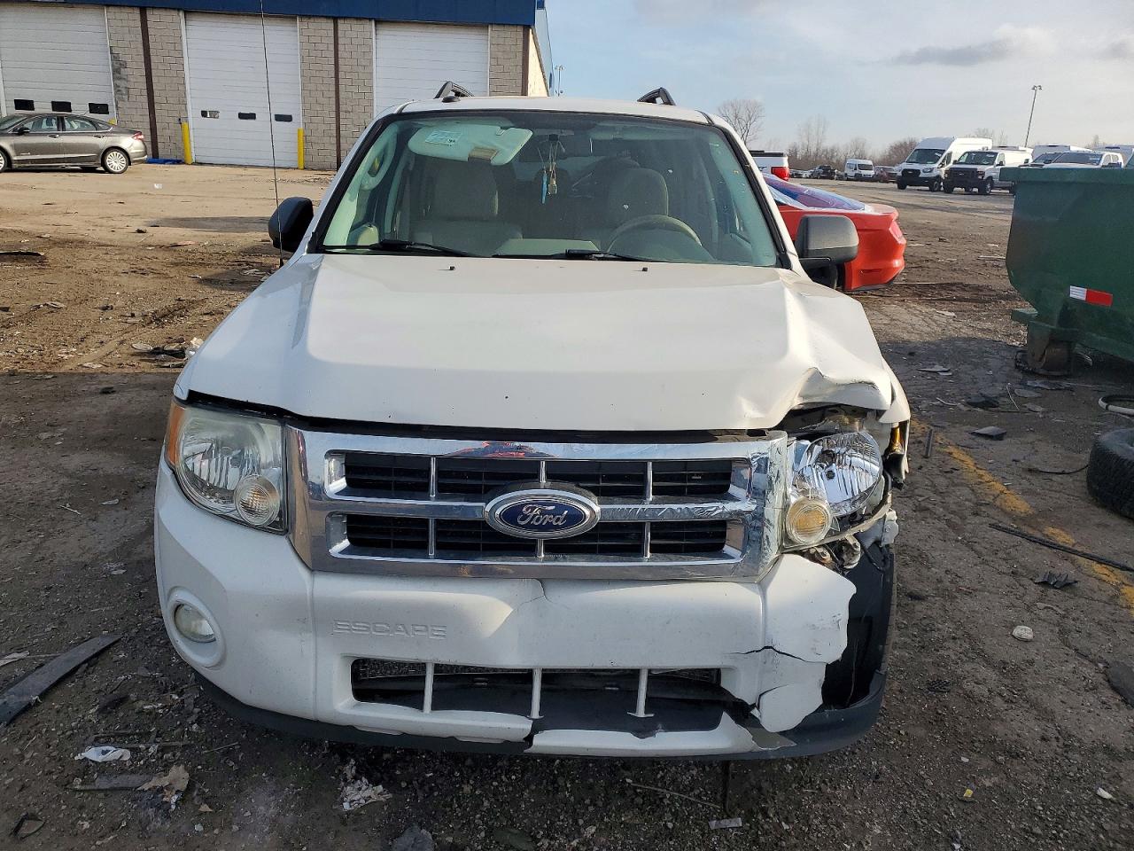 2011 FORD ESCAPE XLT photo 9