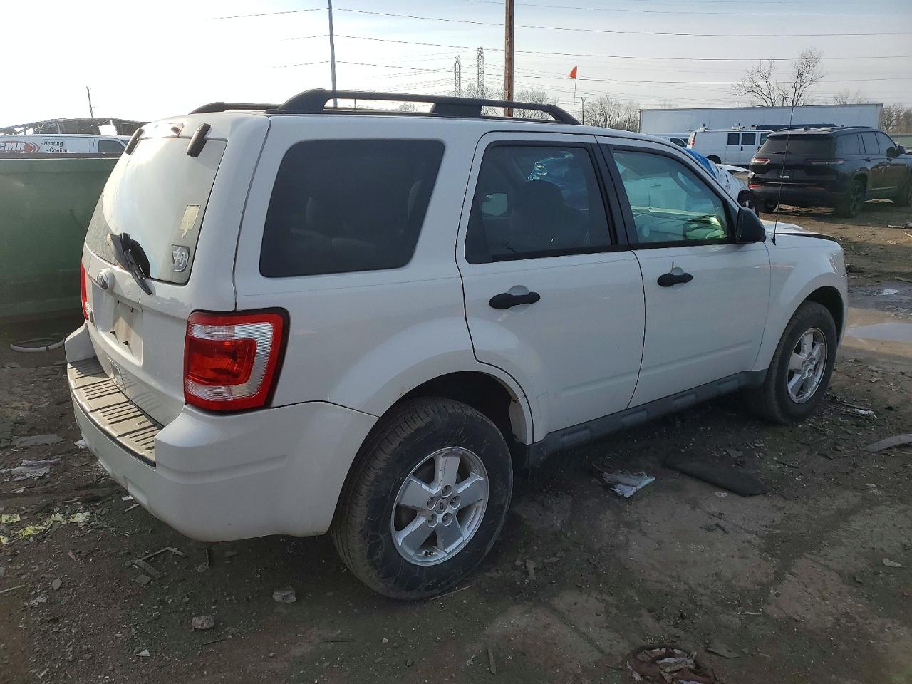 2011 FORD ESCAPE XLT photo 5