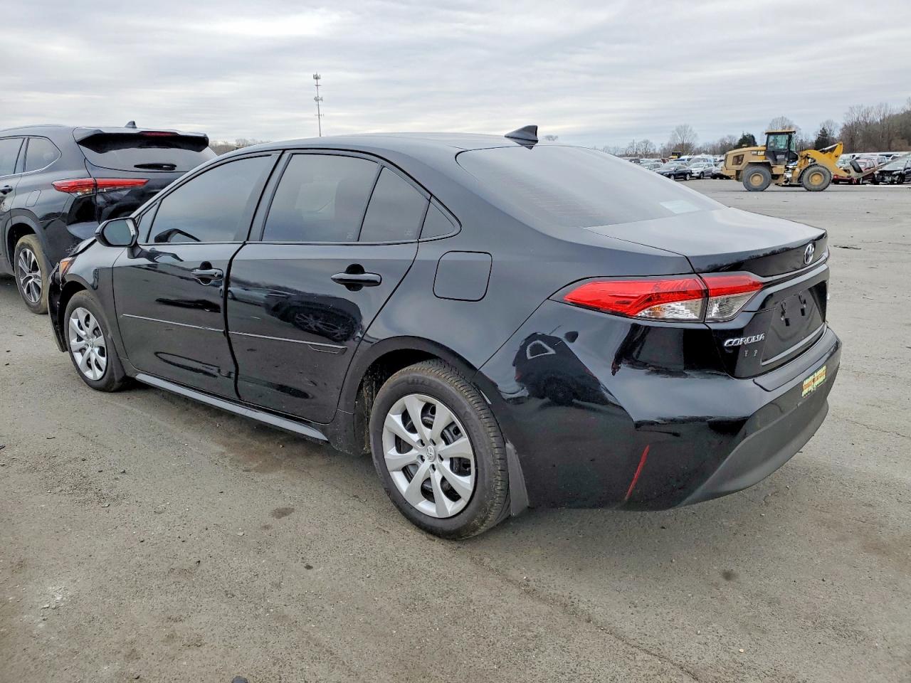 2024 TOYOTA COROLLA LE photo 3