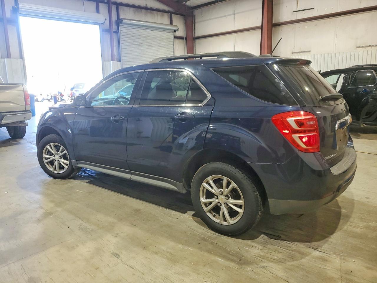 2017 CHEVROLET EQUINOX LT photo 3