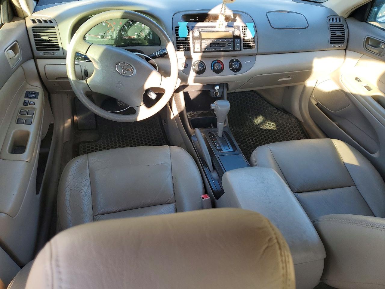 2002 TOYOTA CAMRY LE photo 8
