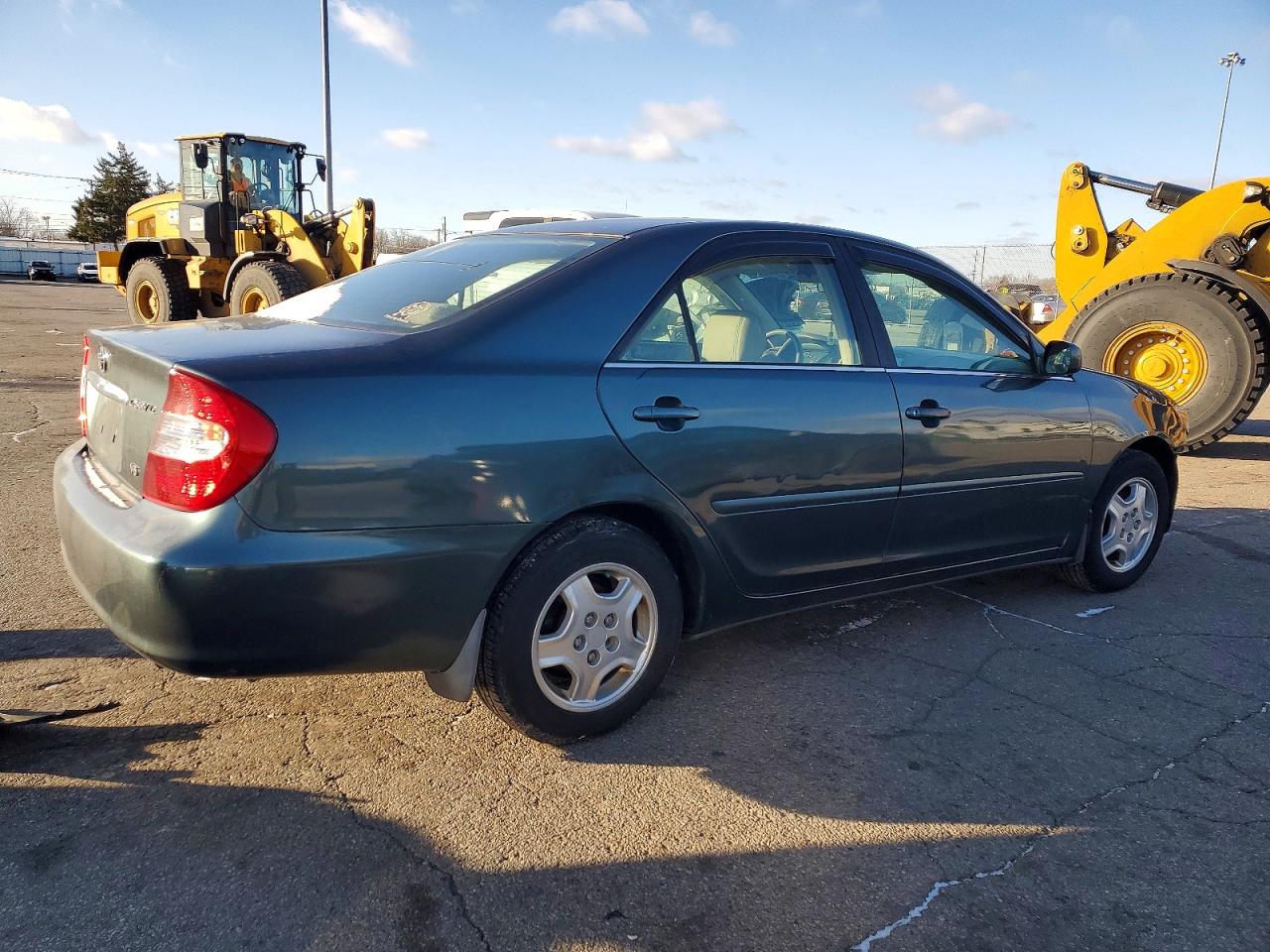 2002 TOYOTA CAMRY LE photo 3