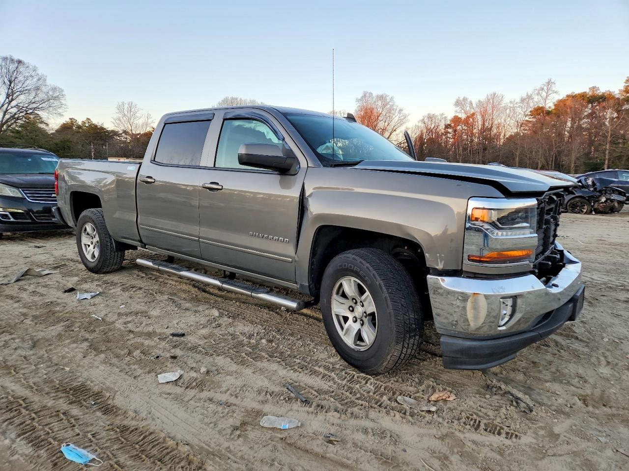 2017 CHEVROLET SILVERADO C1500 LT photo 4