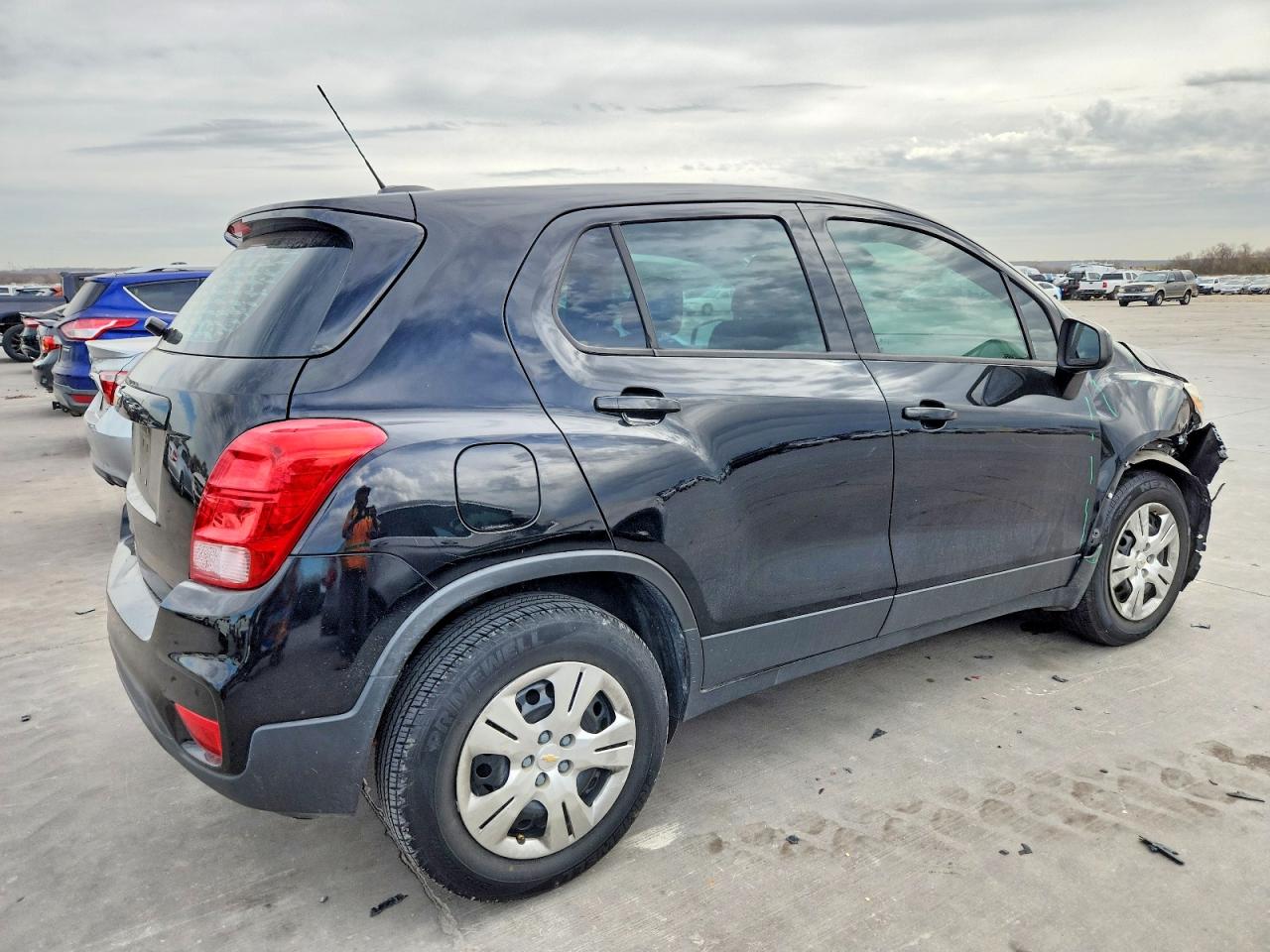 2017 CHEVROLET TRAX LS photo 3