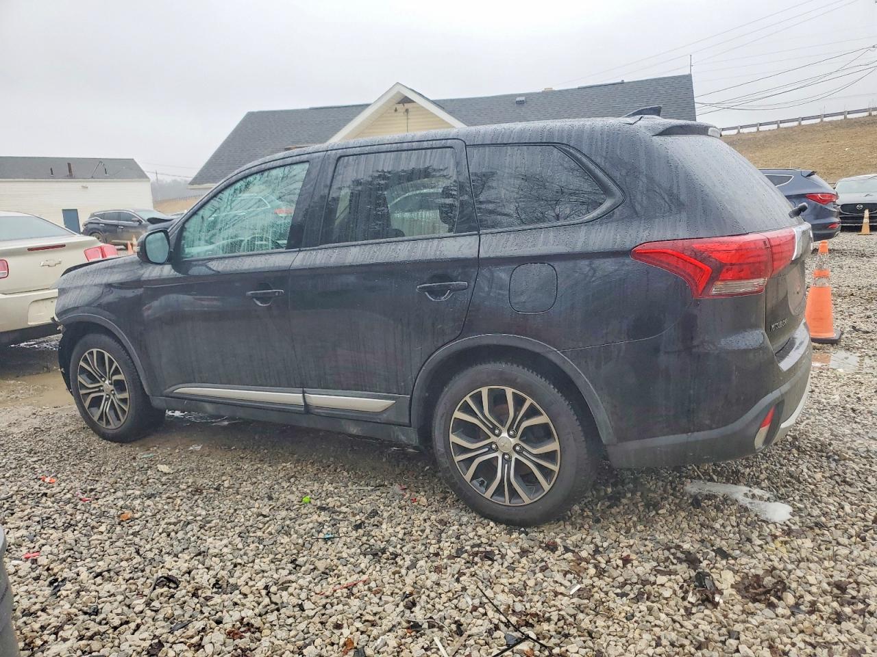 2018 MITSUBISHI OUTLANDER SE photo 2