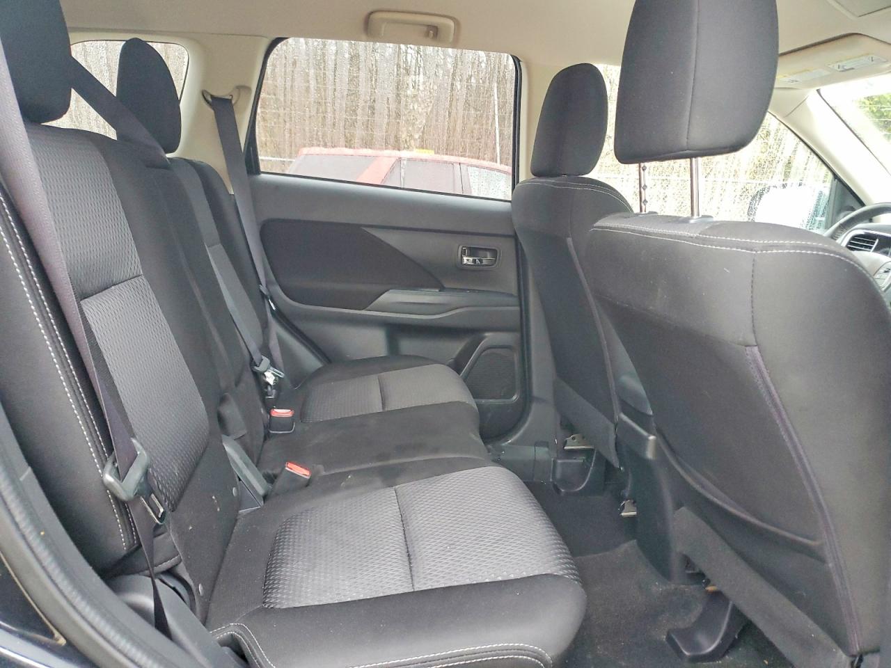 2018 MITSUBISHI OUTLANDER SE photo 11