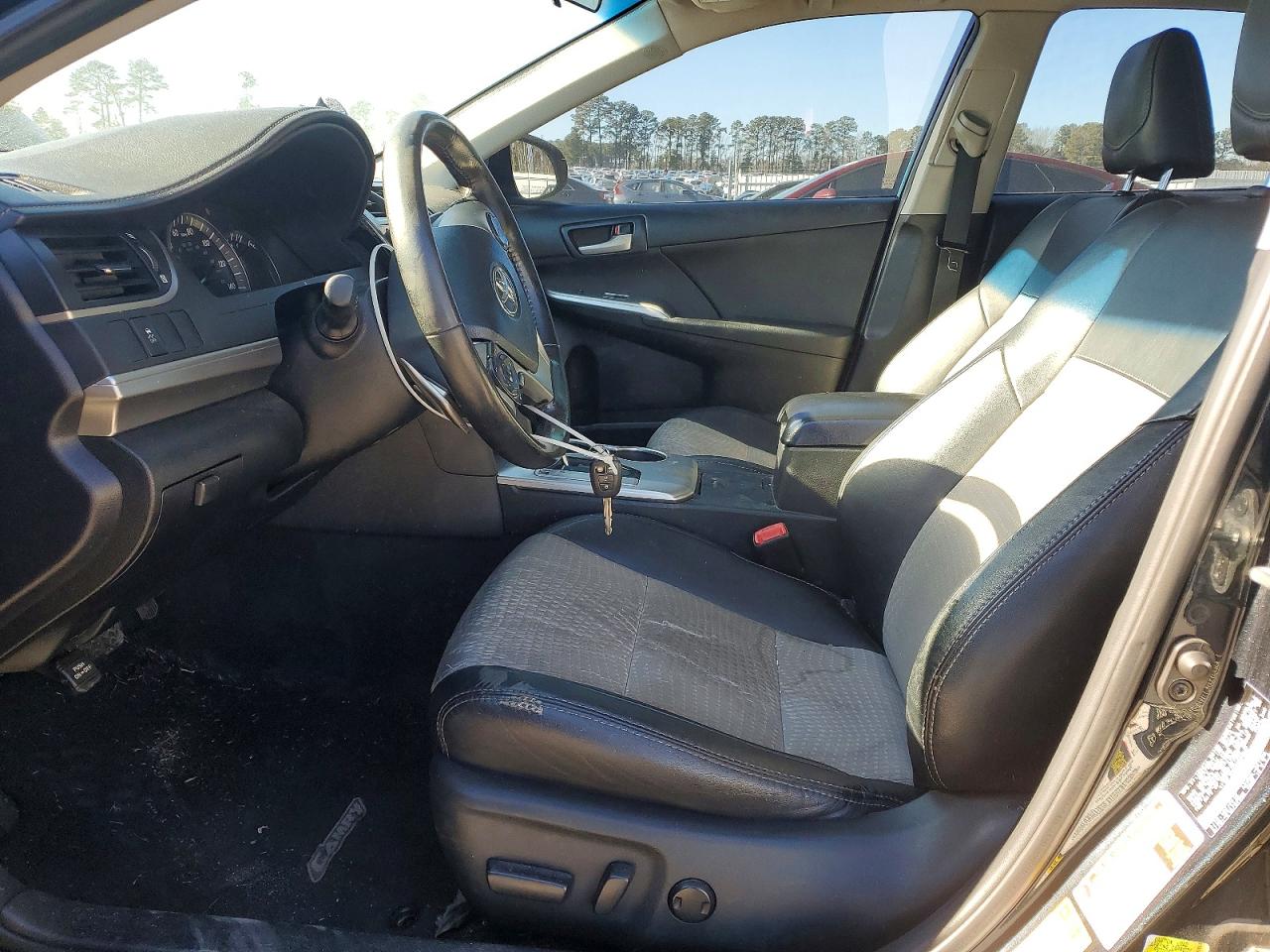 2013 TOYOTA CAMRY SE photo 13