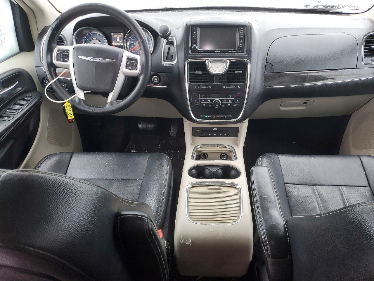 2015 CHRYSLER TOWN & COUNTRY TOURING L photo 8