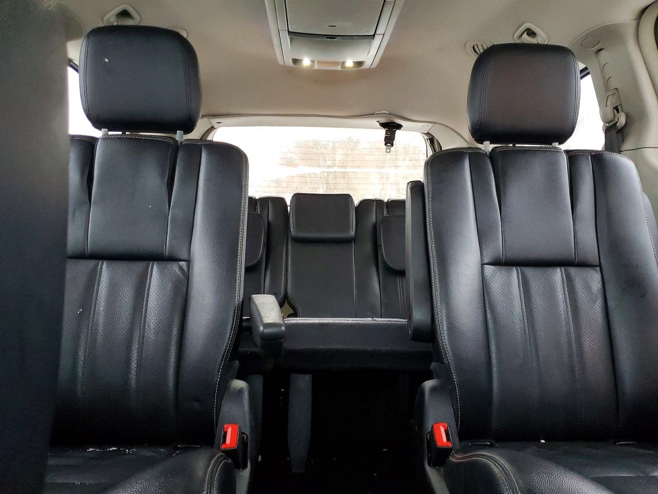 2015 CHRYSLER TOWN & COUNTRY TOURING L photo 10