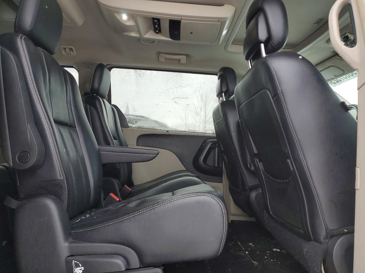 2015 CHRYSLER TOWN & COUNTRY TOURING L photo 11