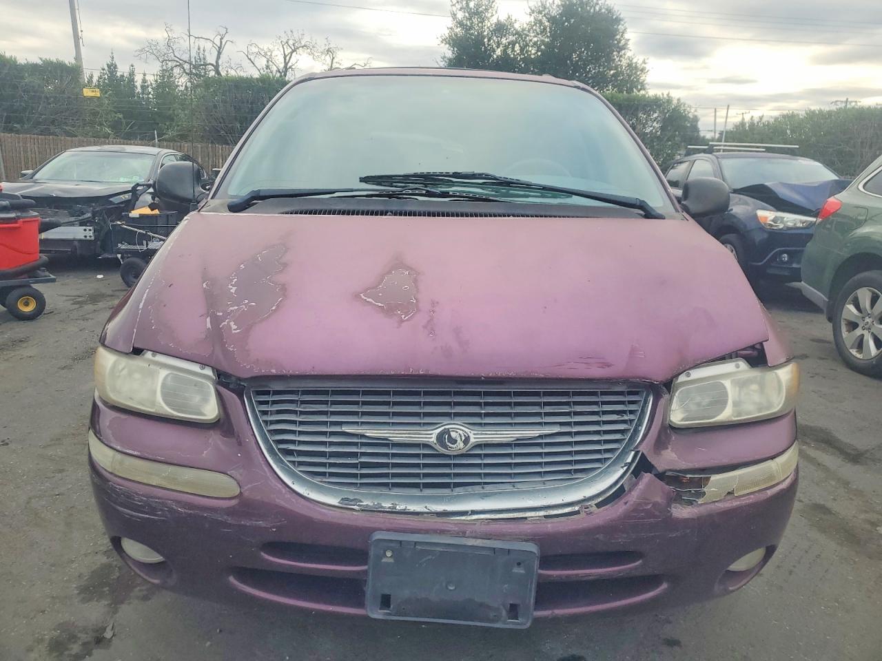 1998 CHRYSLER TOWN & COUNTRY LXI photo 5