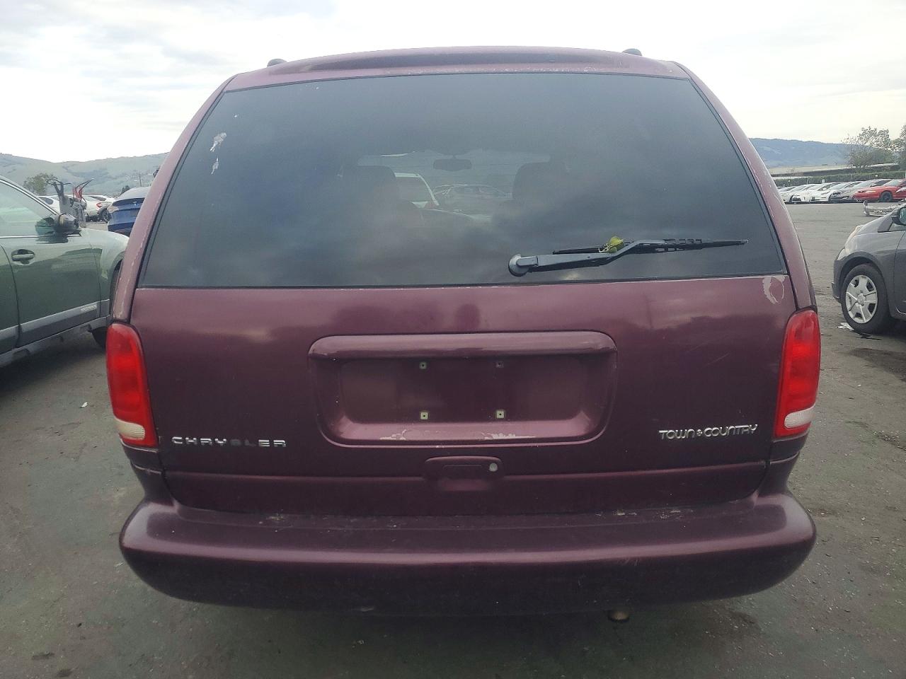 1998 CHRYSLER TOWN & COUNTRY LXI photo 6