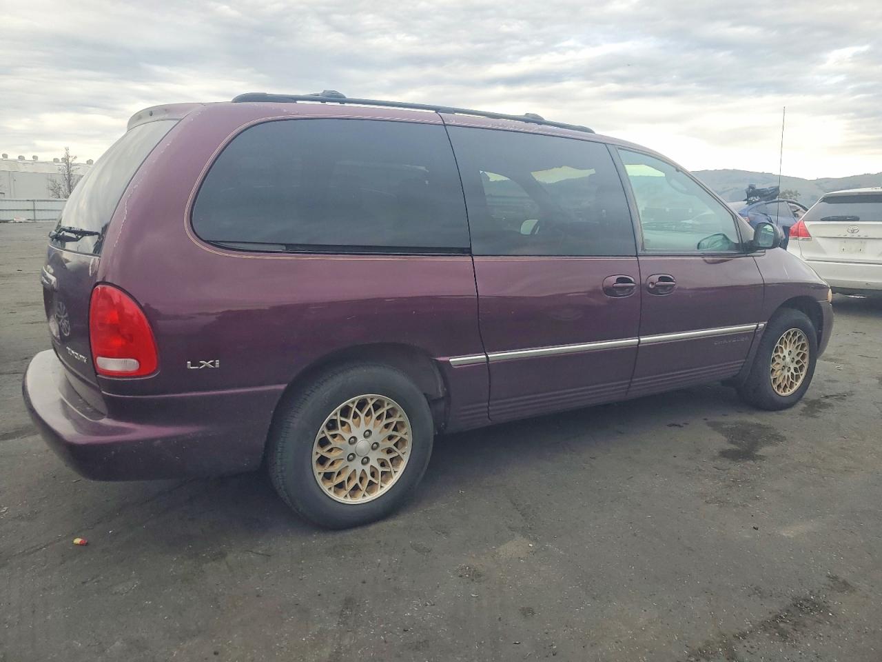 1998 CHRYSLER TOWN & COUNTRY LXI photo 3