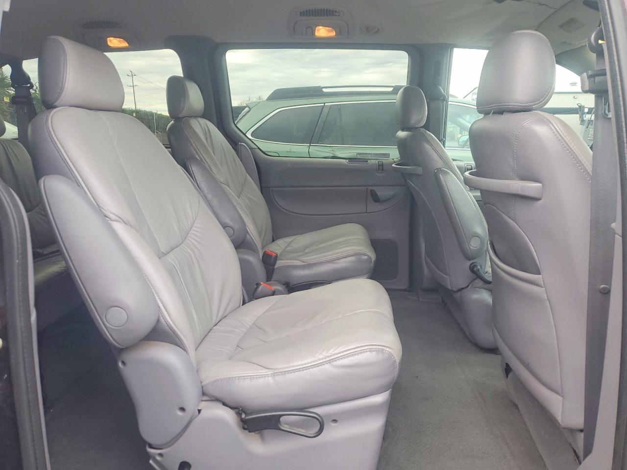 1998 CHRYSLER TOWN & COUNTRY LXI photo 11