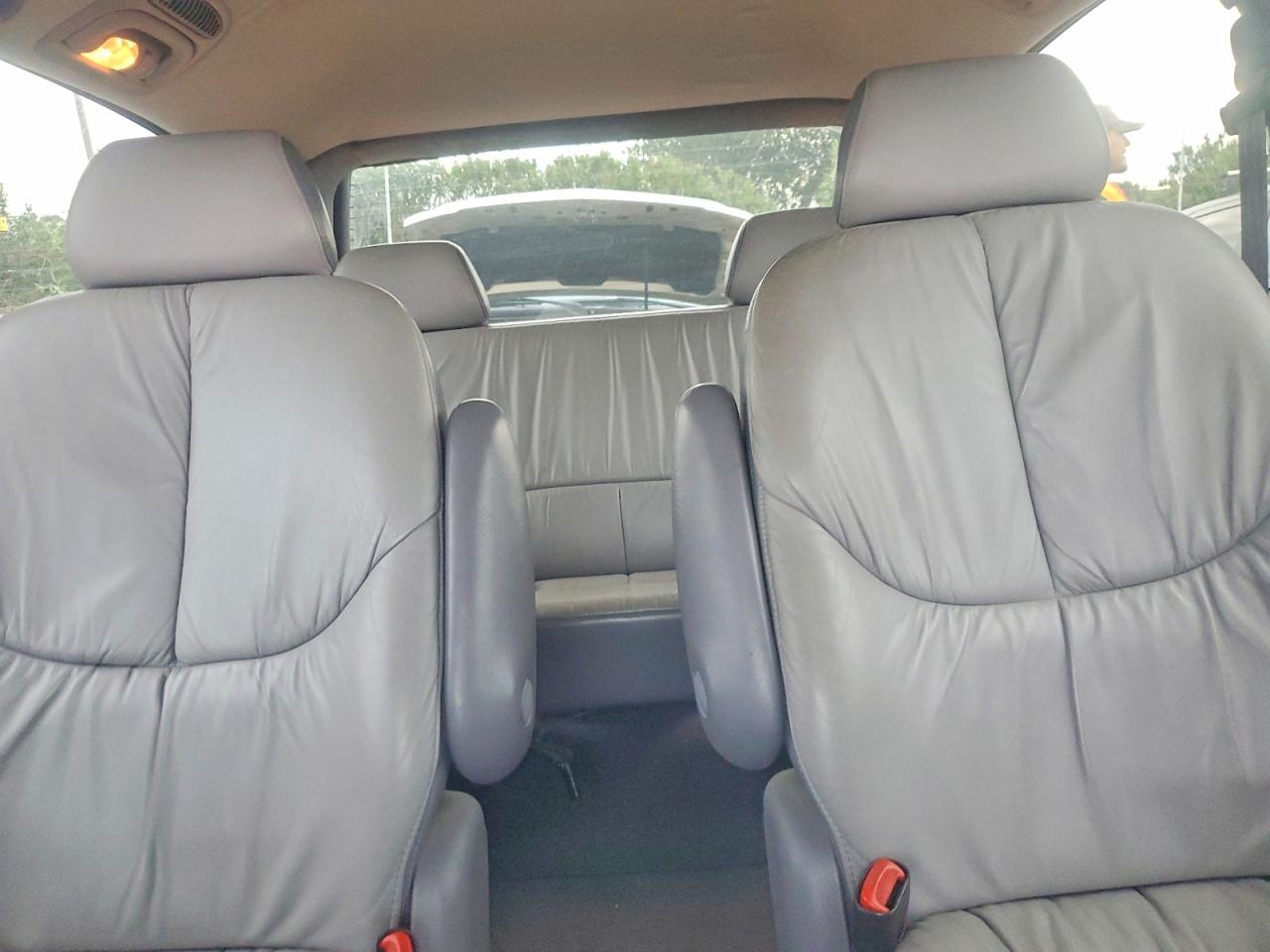 1998 CHRYSLER TOWN & COUNTRY LXI photo 10