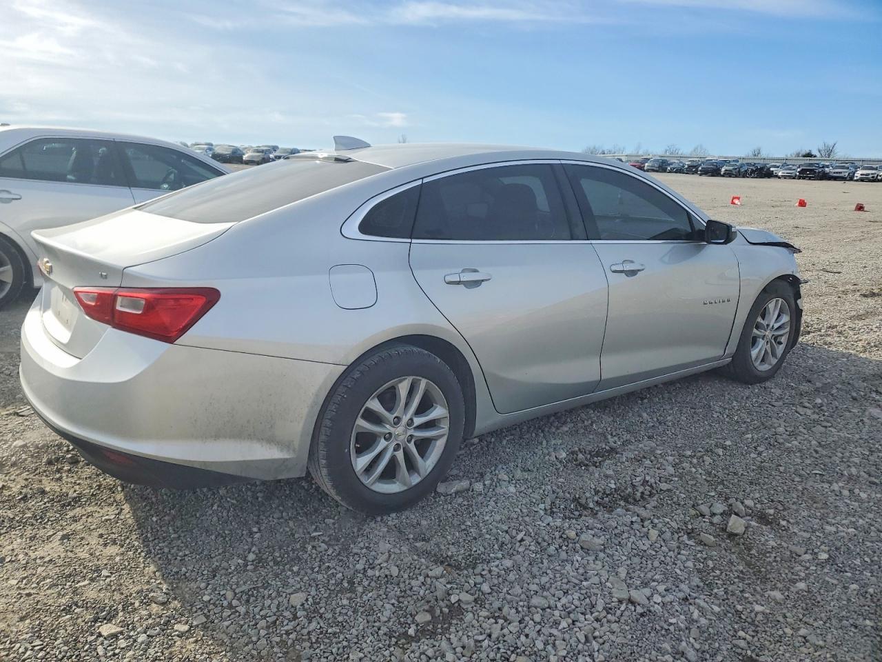 2017 CHEVROLET MALIBU LT photo 3