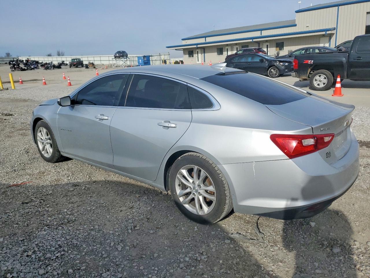 2017 CHEVROLET MALIBU LT photo 2