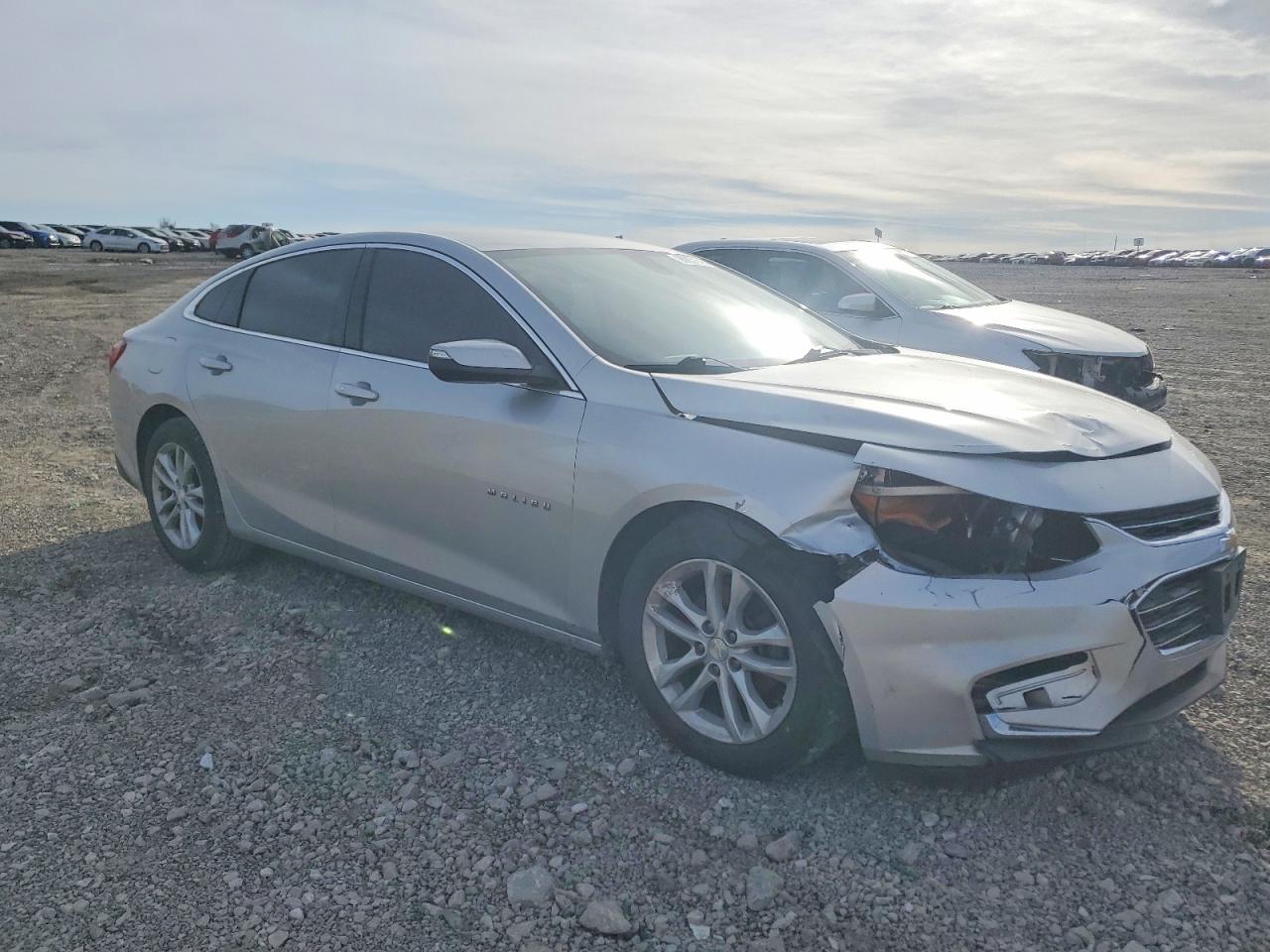 2017 CHEVROLET MALIBU LT photo 4