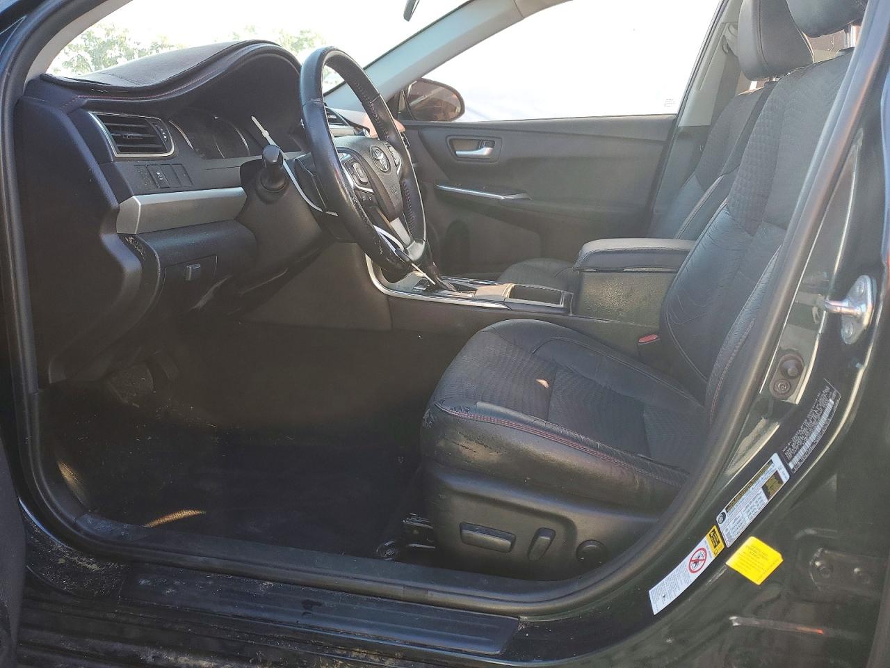 2015 TOYOTA CAMRY LE photo 13