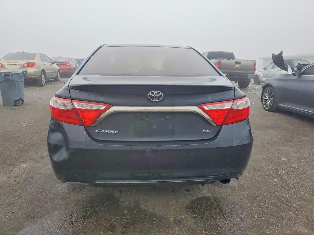 2015 TOYOTA CAMRY LE photo 11