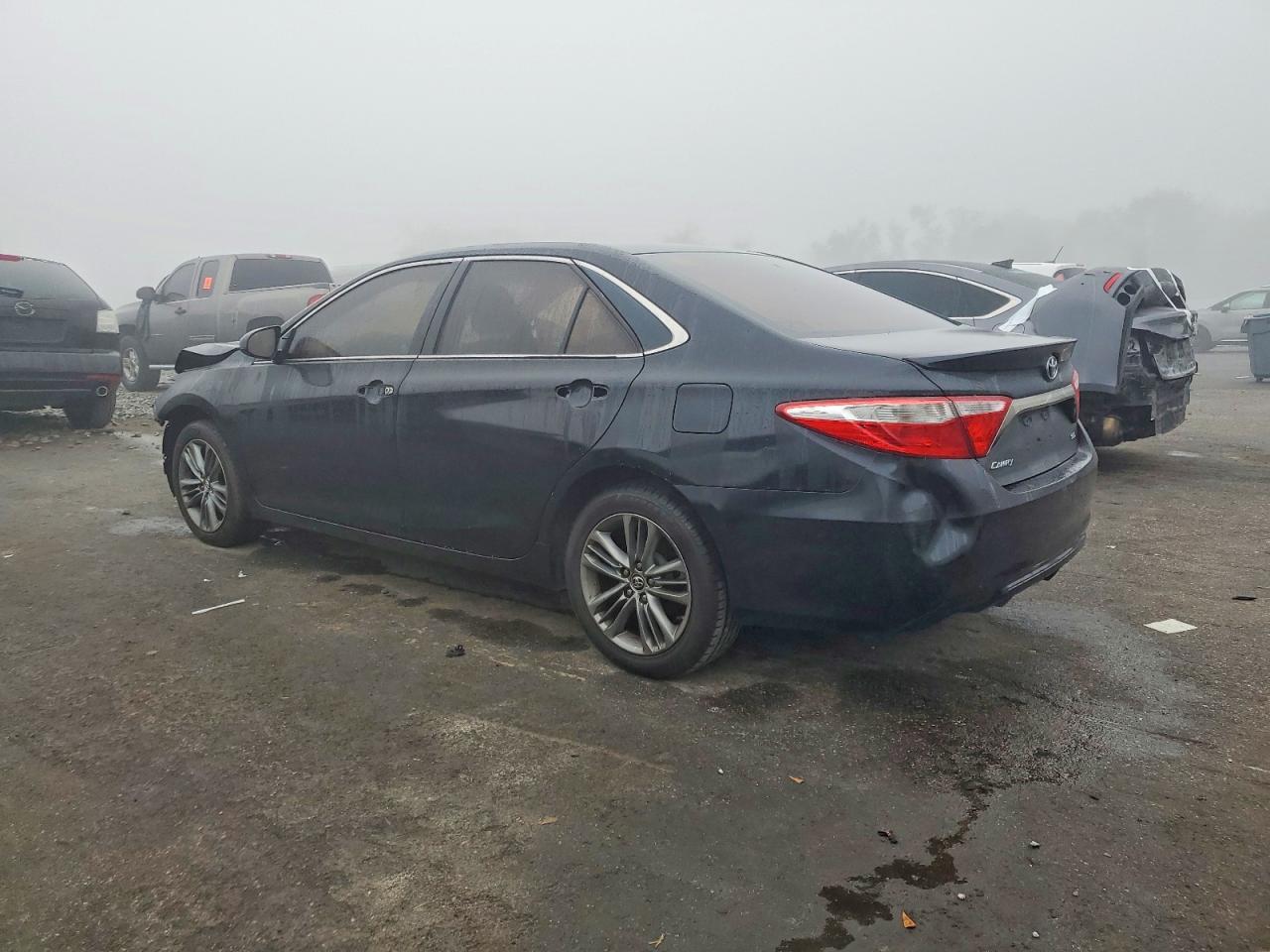 2015 TOYOTA CAMRY LE photo 3