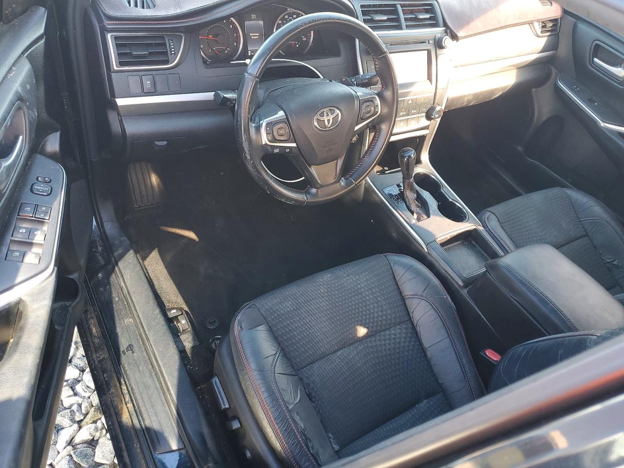 2015 TOYOTA CAMRY LE photo 15