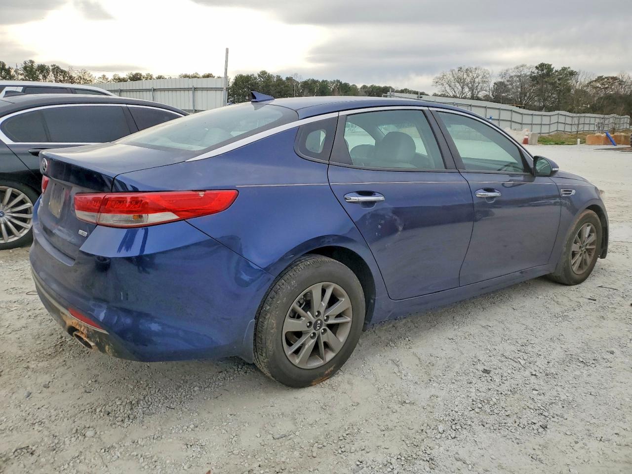 2016 KIA OPTIMA LX photo 3