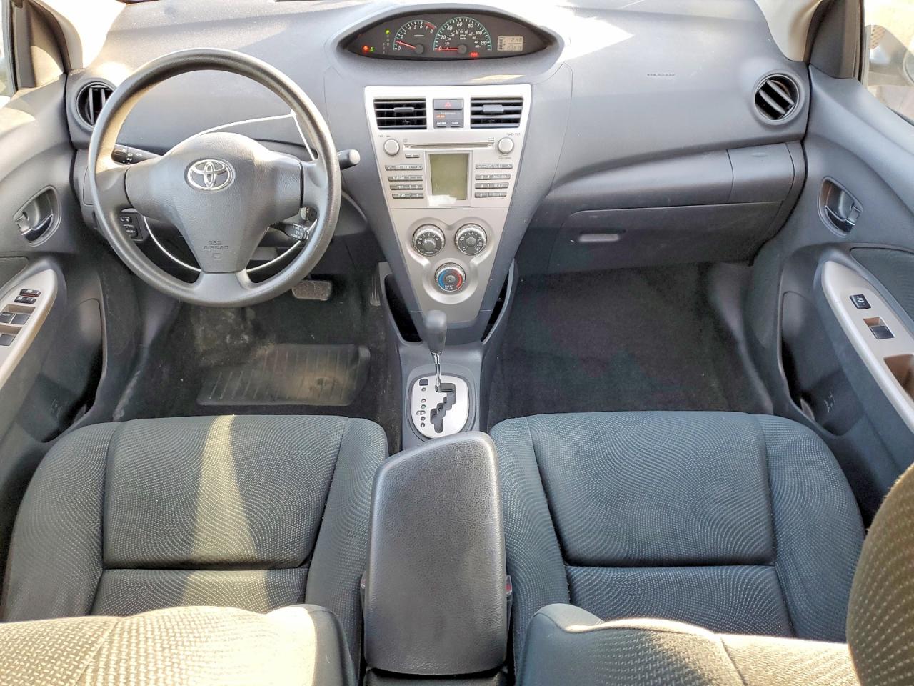 2009 TOYOTA YARIS photo 15