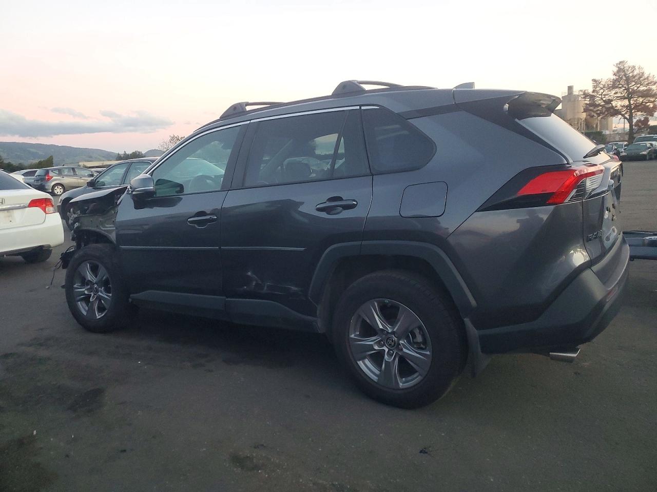 2022 TOYOTA RAV4 LE photo 2