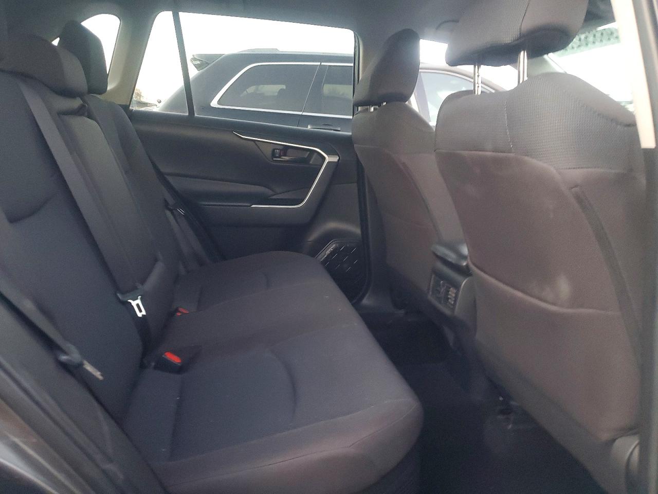 2022 TOYOTA RAV4 LE photo 11